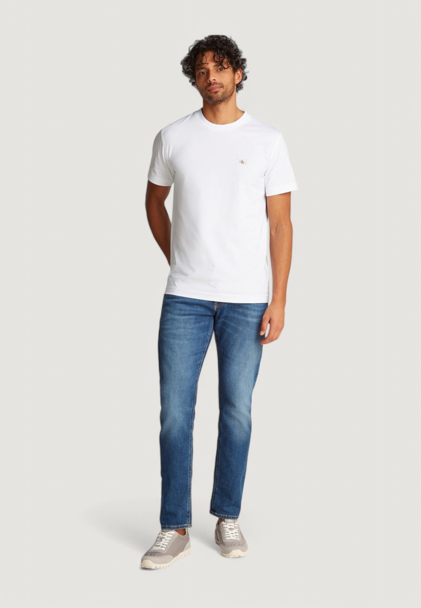 Calvin Klein Jeans - T-shirt in cotone con stemma - J30J327100YAF